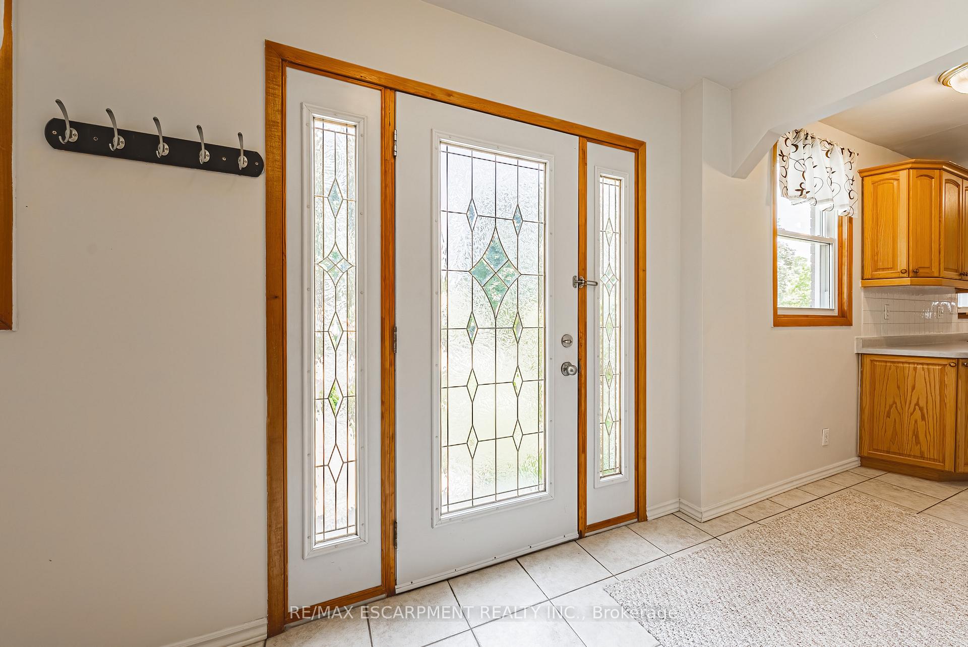 Photo 12 of 972 Kingsway Drive, Burlington, LaSalle — HOMEH