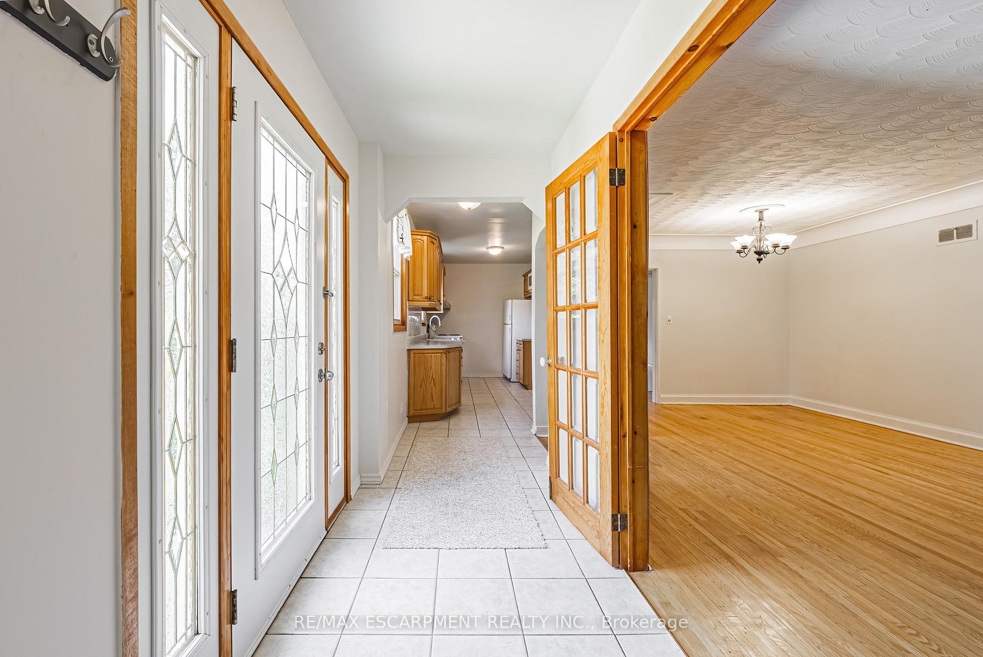 Photo 13 of 972 Kingsway Drive, Burlington, LaSalle — HOMEH