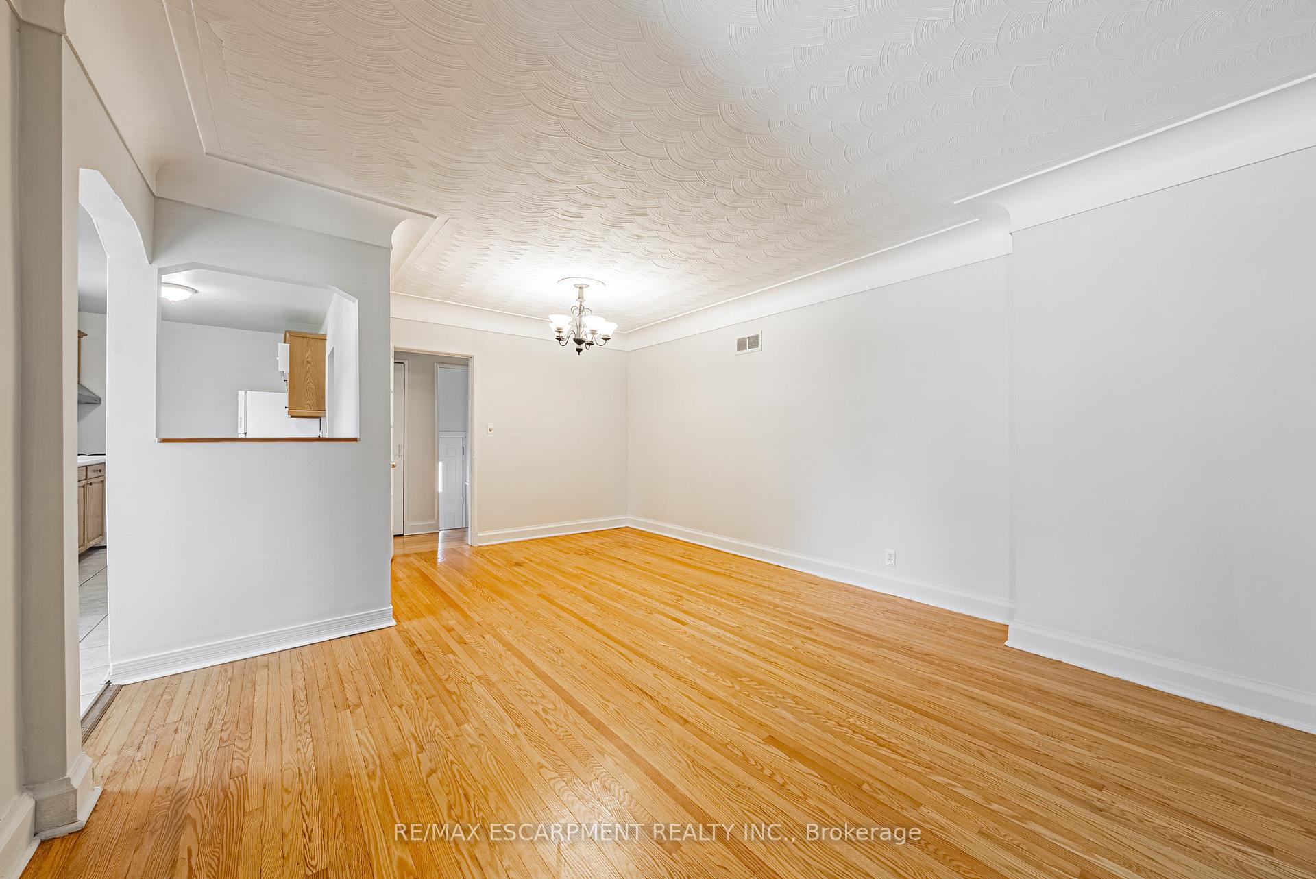 Photo 14 of 972 Kingsway Drive, Burlington, LaSalle — HOMEH
