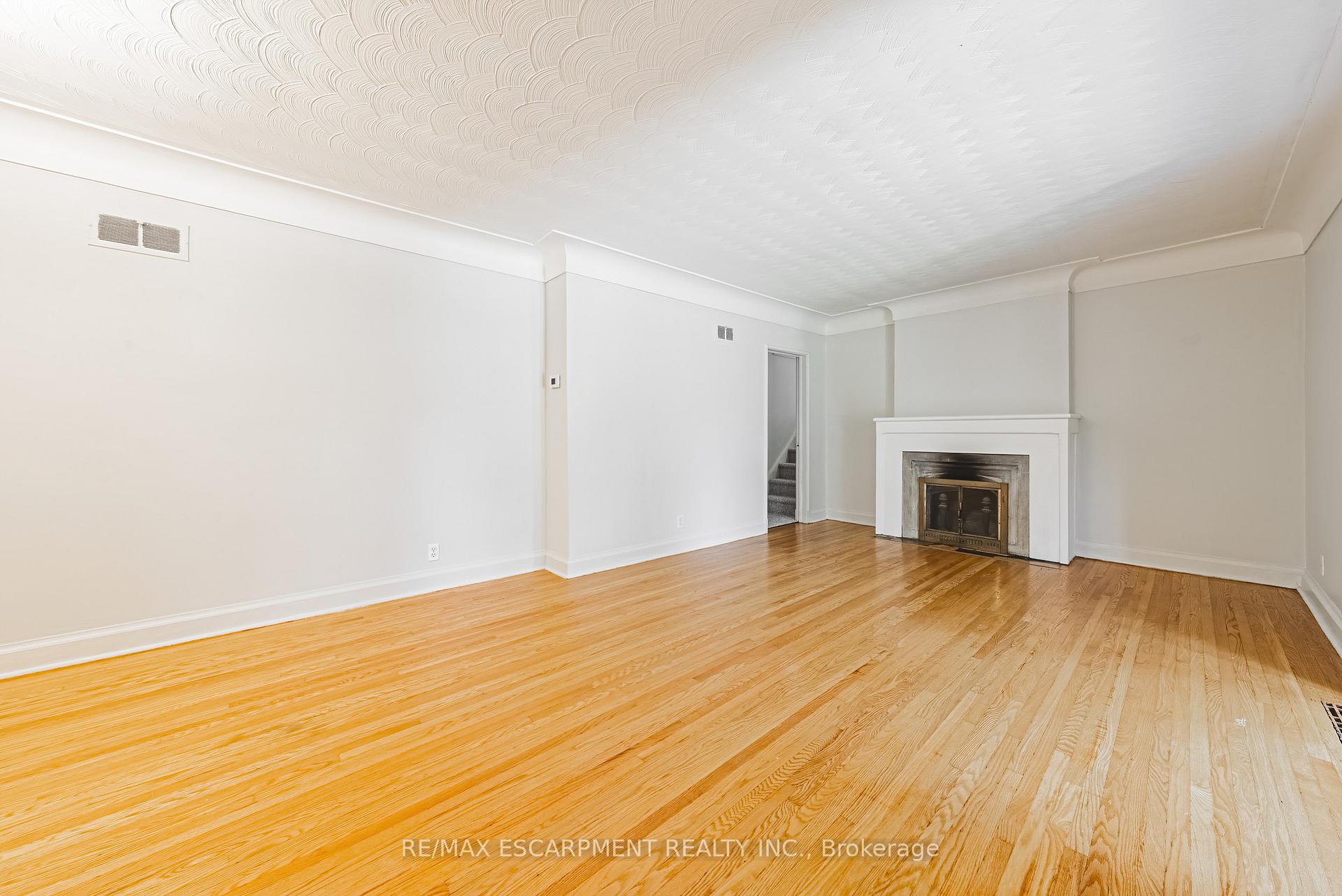 Photo 15 of 972 Kingsway Drive, Burlington, LaSalle — HOMEH