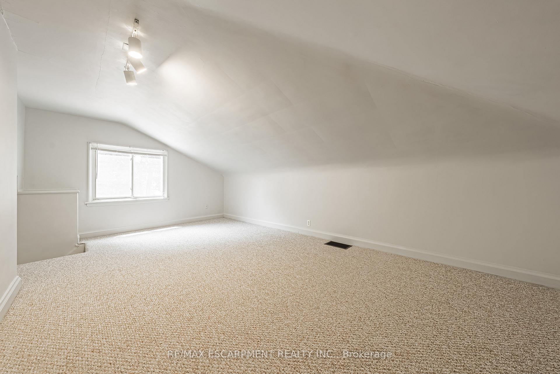 Photo 20 of 972 Kingsway Drive, Burlington, LaSalle — HOMEH