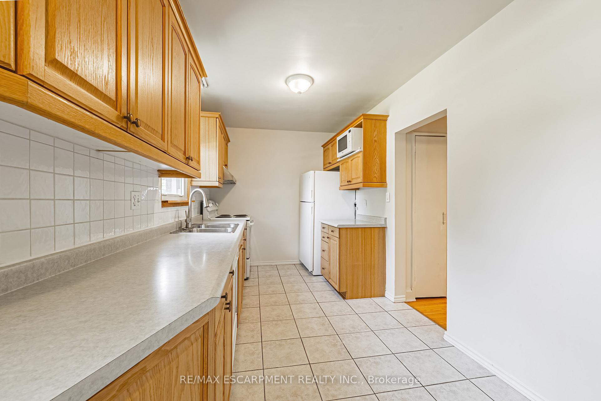 Photo 21 of 972 Kingsway Drive, Burlington, LaSalle — HOMEH