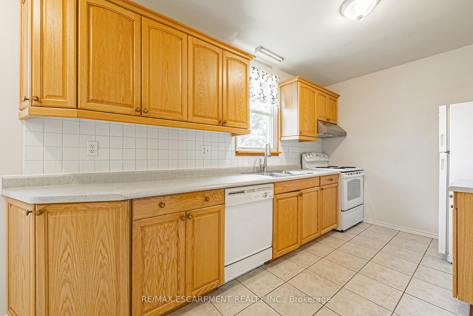 Photo 22 of 972 Kingsway Drive, Burlington, LaSalle — HOMEH