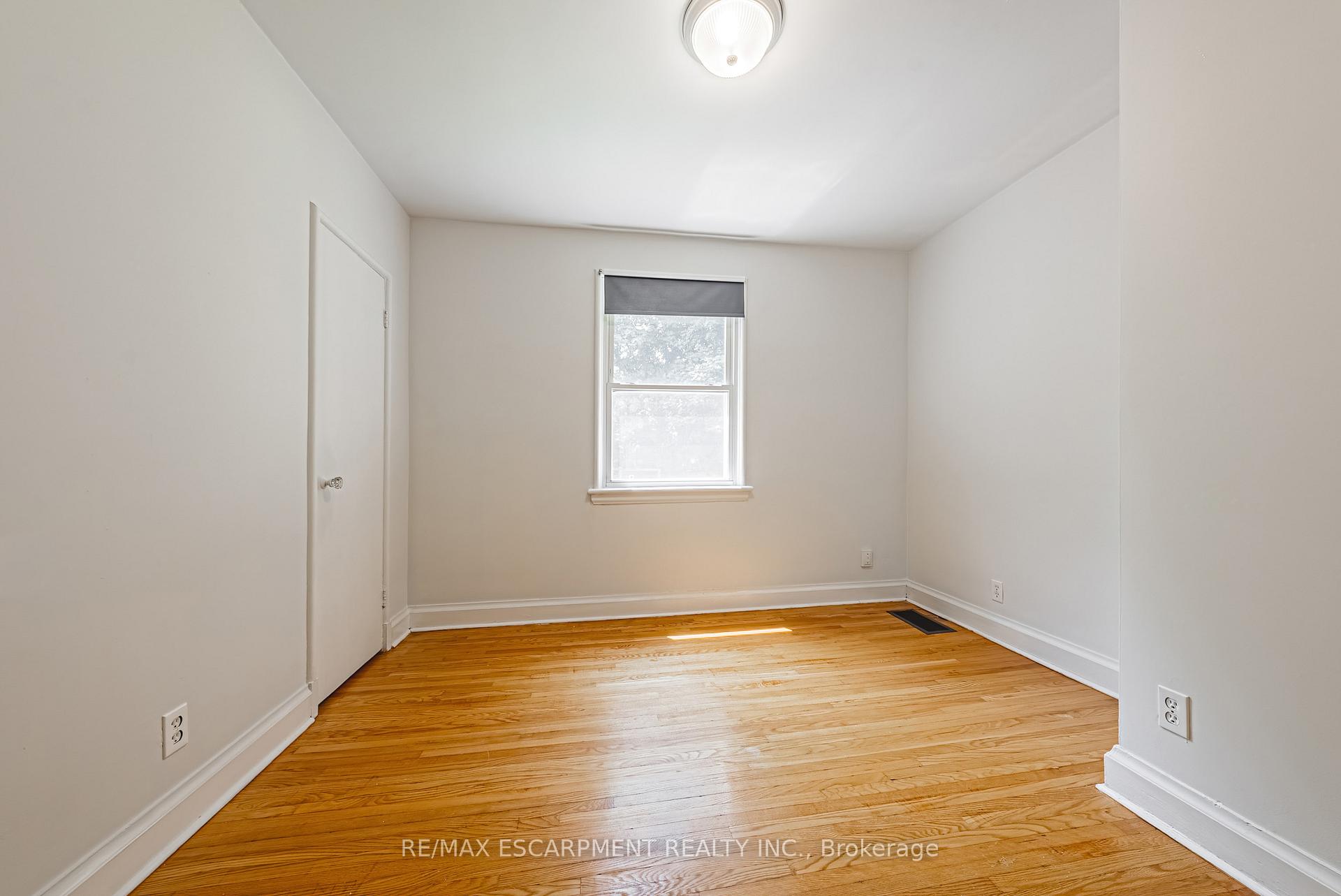 Photo 27 of 972 Kingsway Drive, Burlington, LaSalle — HOMEH