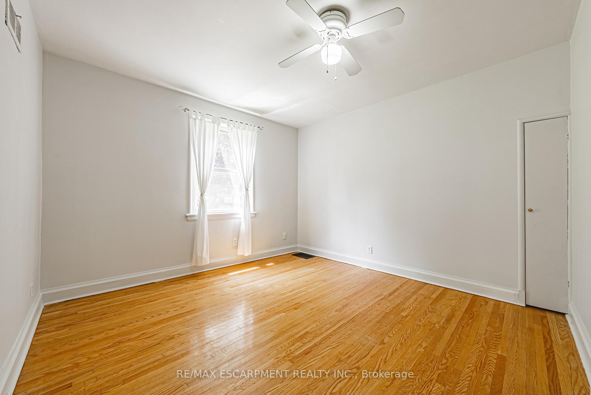 Photo 28 of 972 Kingsway Drive, Burlington, LaSalle — HOMEH