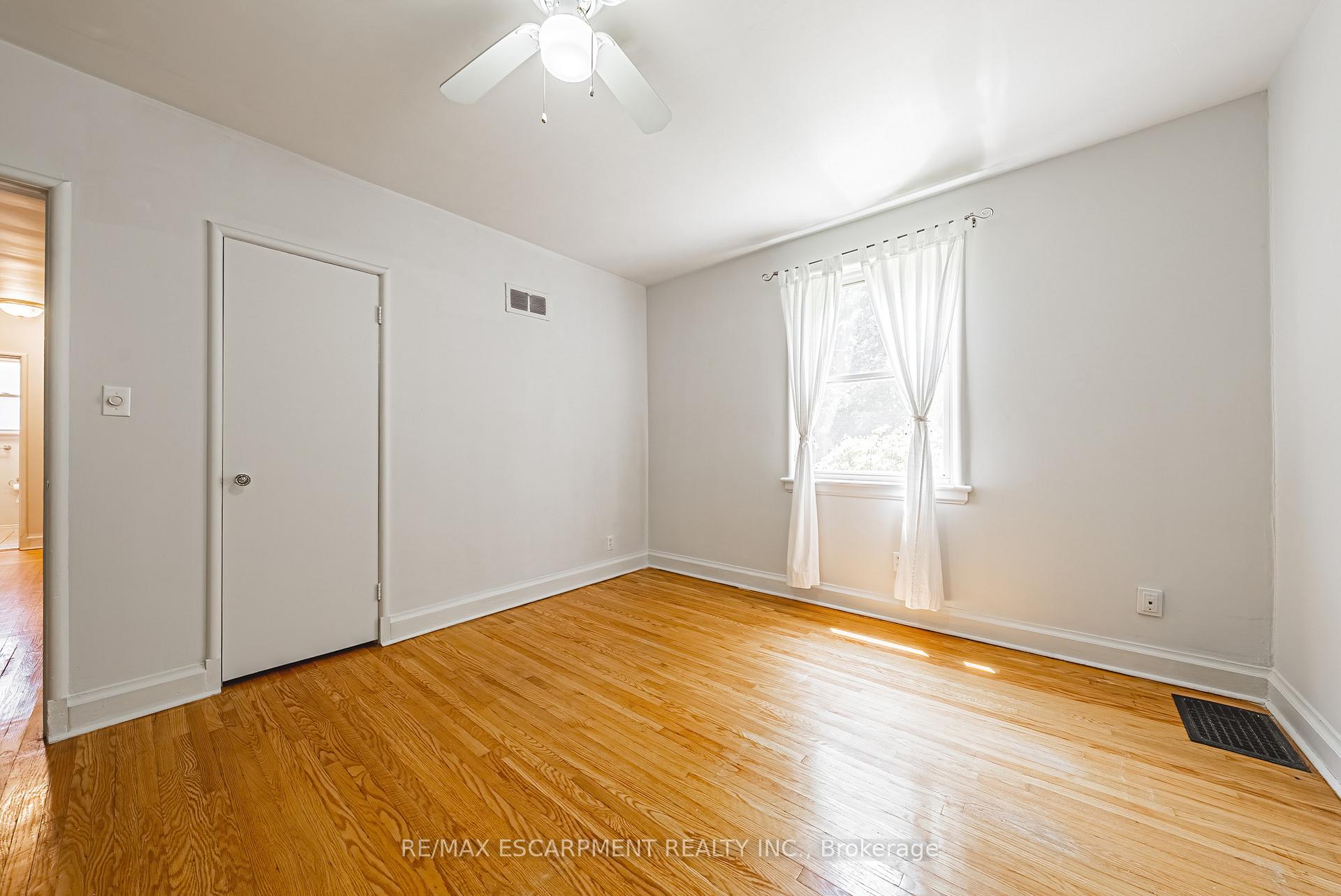Photo 29 of 972 Kingsway Drive, Burlington, LaSalle — HOMEH