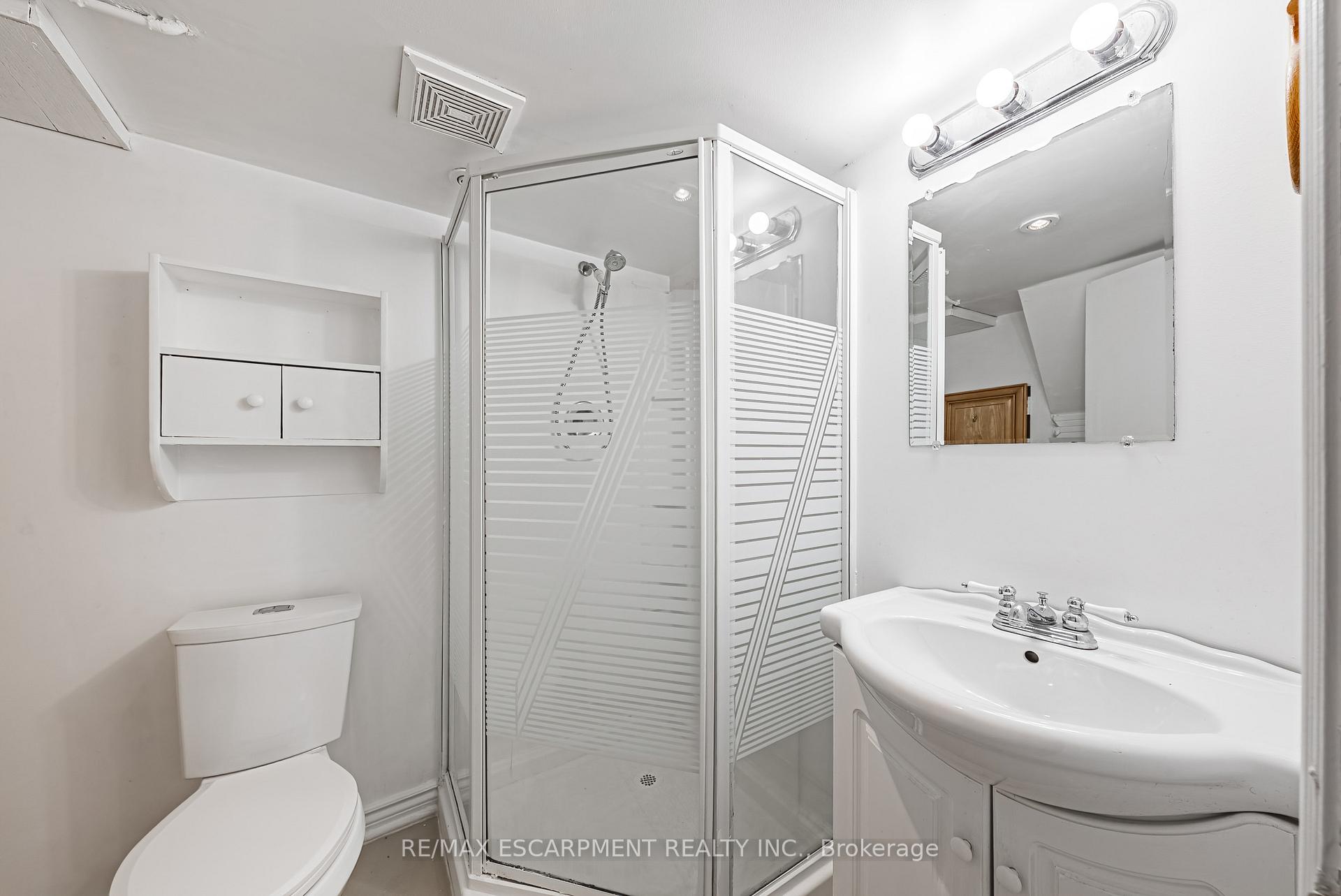 Photo 32 of 972 Kingsway Drive, Burlington, LaSalle — HOMEH