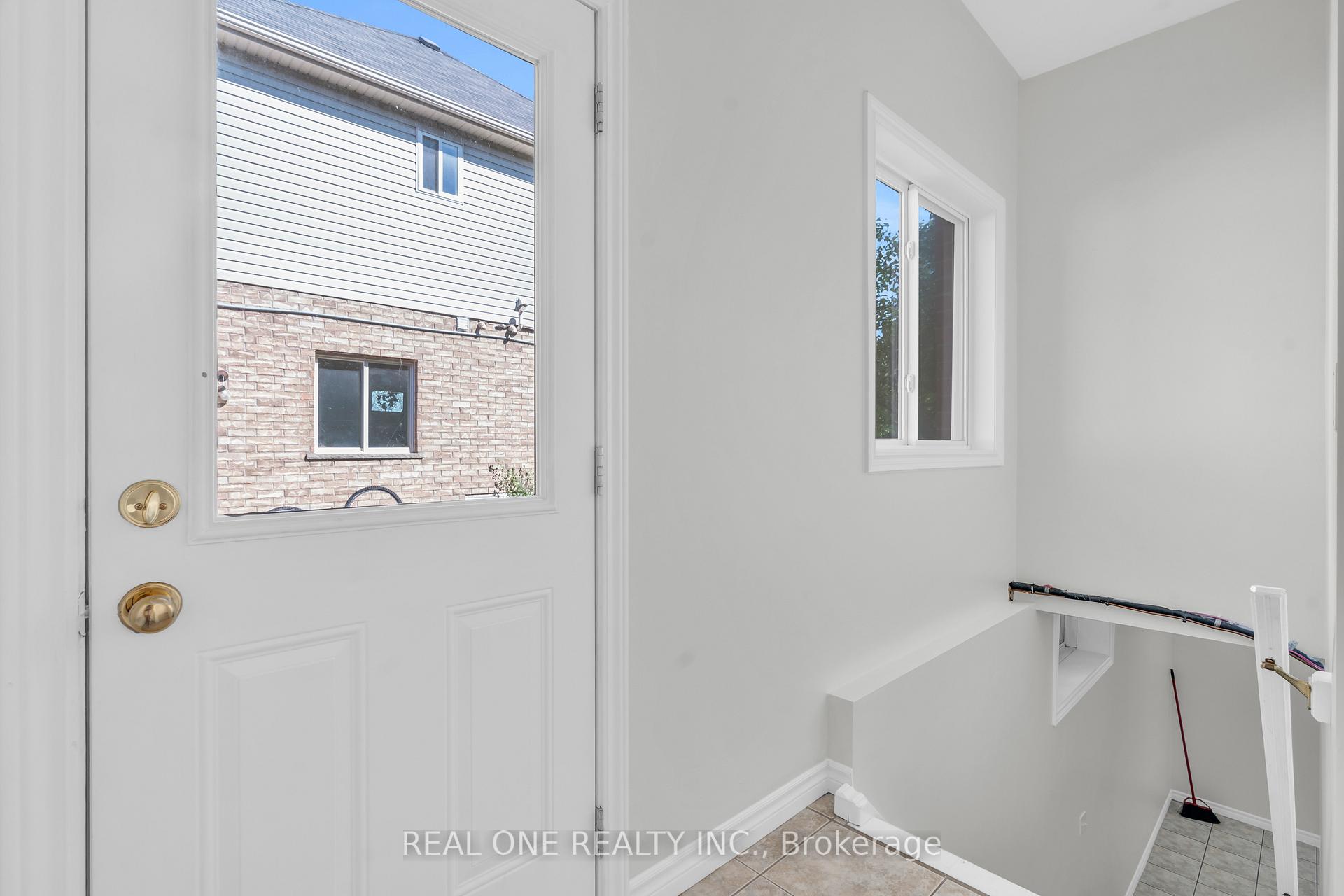 Photo 2 of Unit B, 134 Dawn Avenue, Guelph, Clairfields/Hanlon Business Park — HOMEH