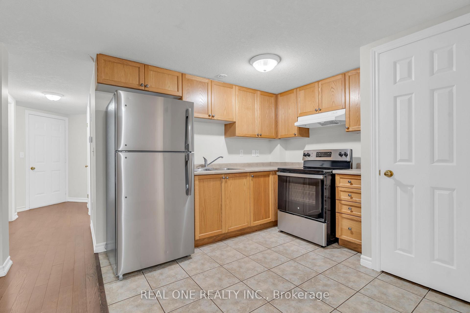 Photo 5 of Unit B, 134 Dawn Avenue, Guelph, Clairfields/Hanlon Business Park — HOMEH