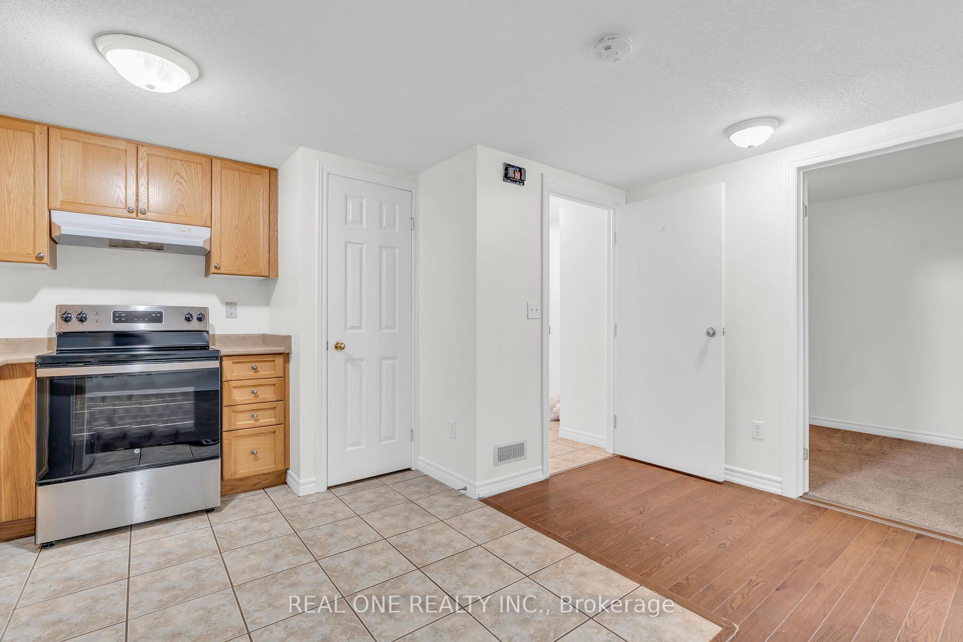 Photo 6 of Unit B, 134 Dawn Avenue, Guelph, Clairfields/Hanlon Business Park — HOMEH