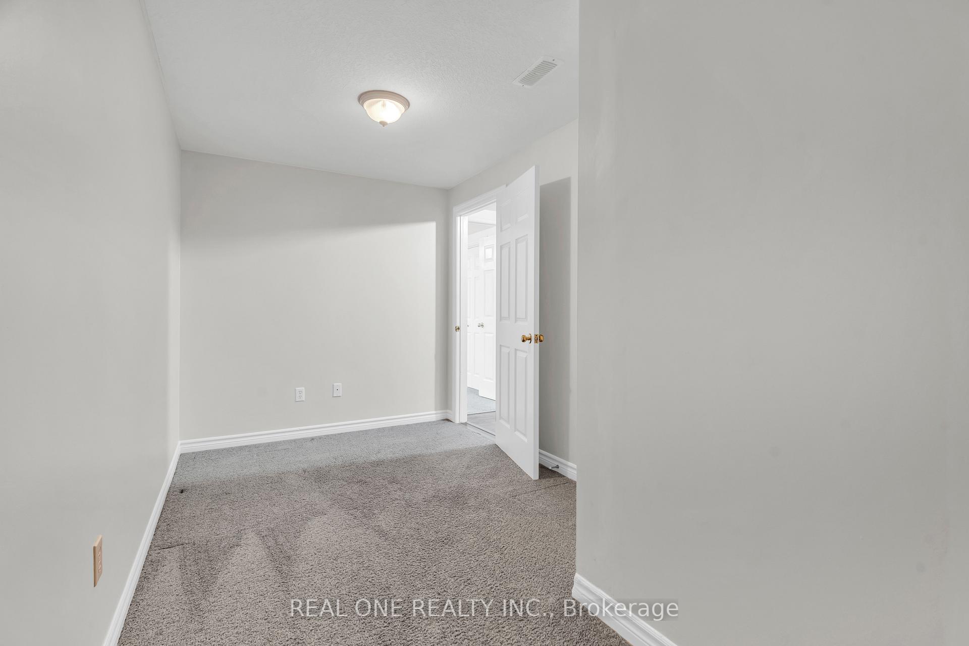 Photo 8 of Unit B, 134 Dawn Avenue, Guelph, Clairfields/Hanlon Business Park — HOMEH