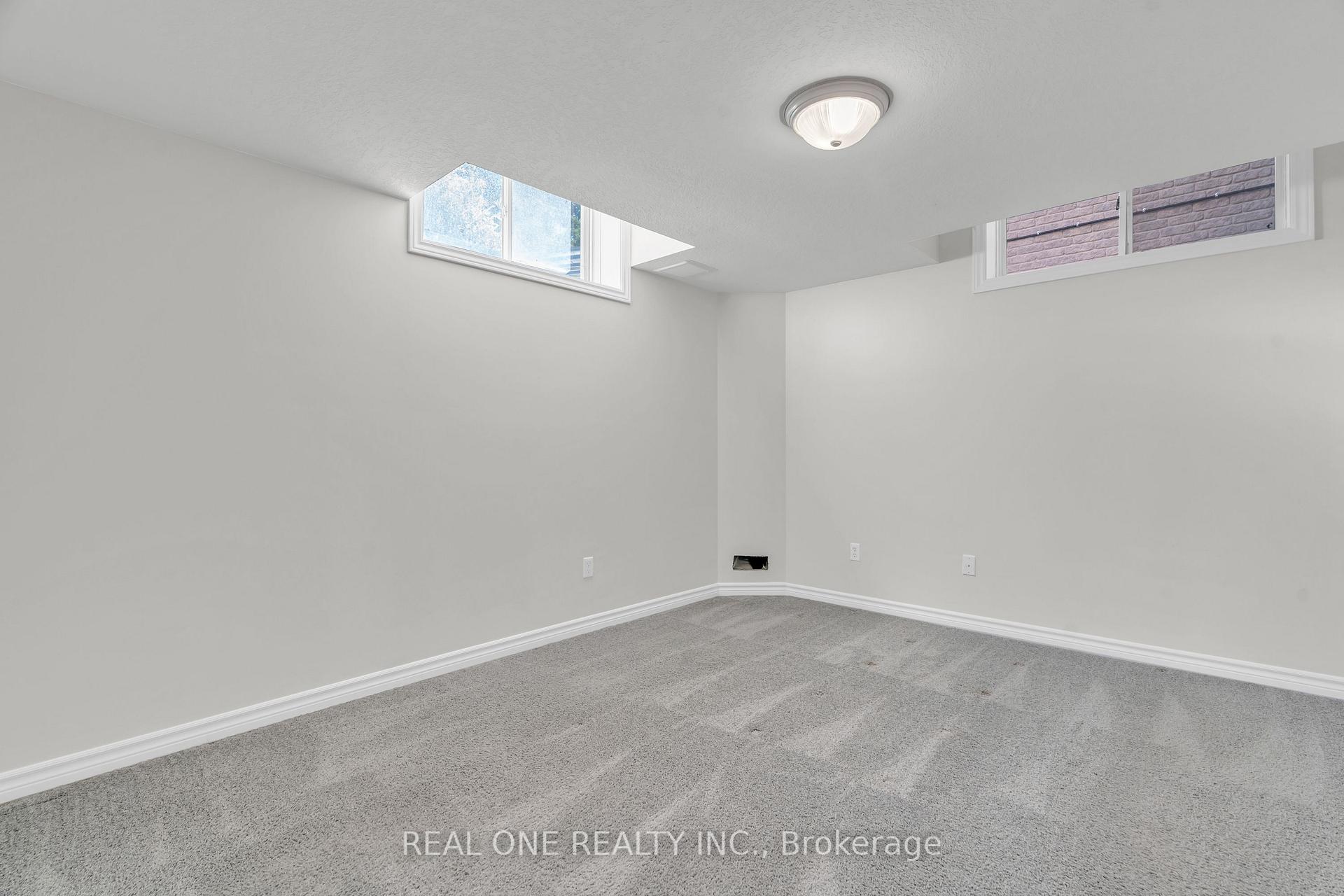 Photo 9 of Unit B, 134 Dawn Avenue, Guelph, Clairfields/Hanlon Business Park — HOMEH