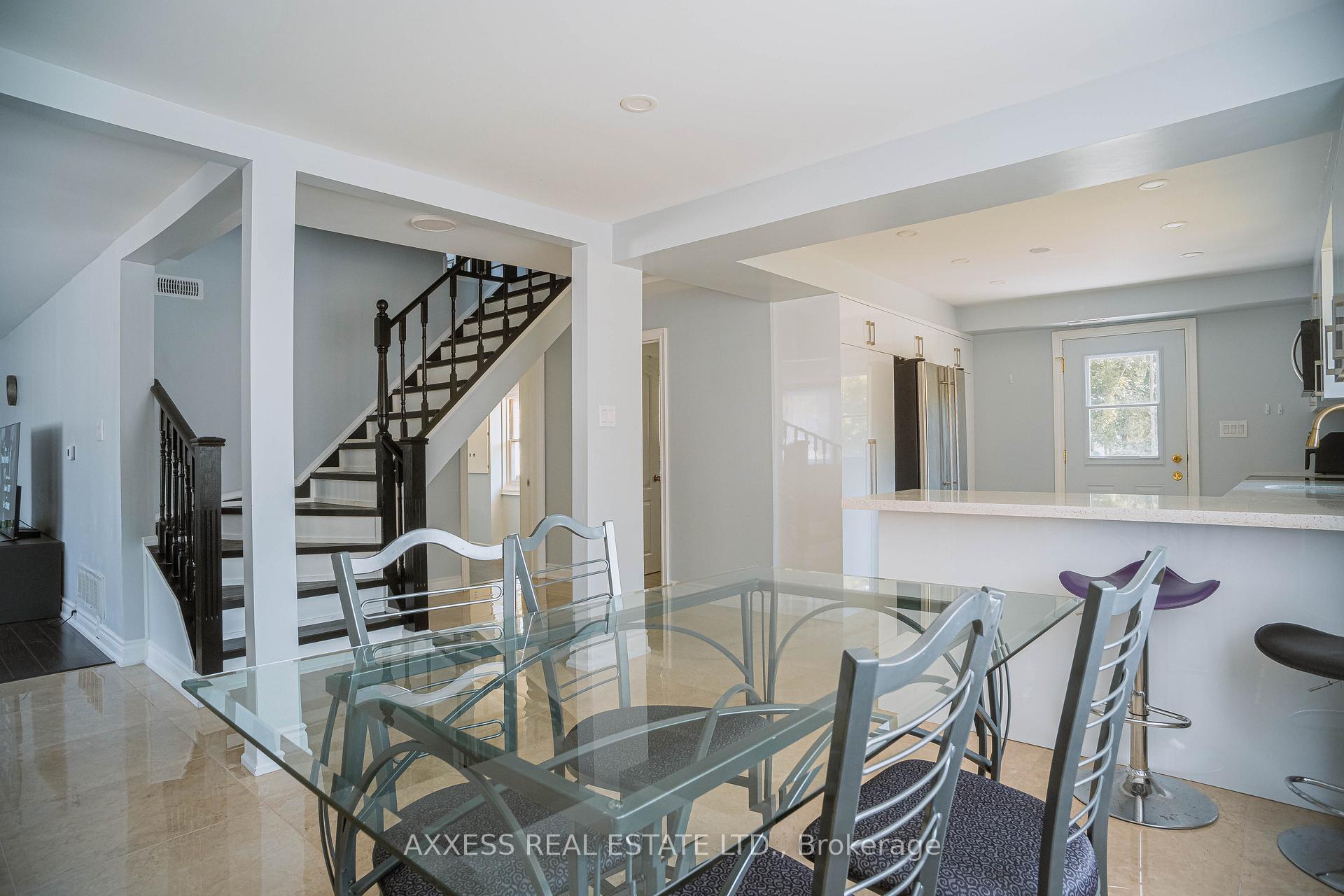 Photo 6 of 263 Elm Avenue, Georgina, Keswick South — HOMEH