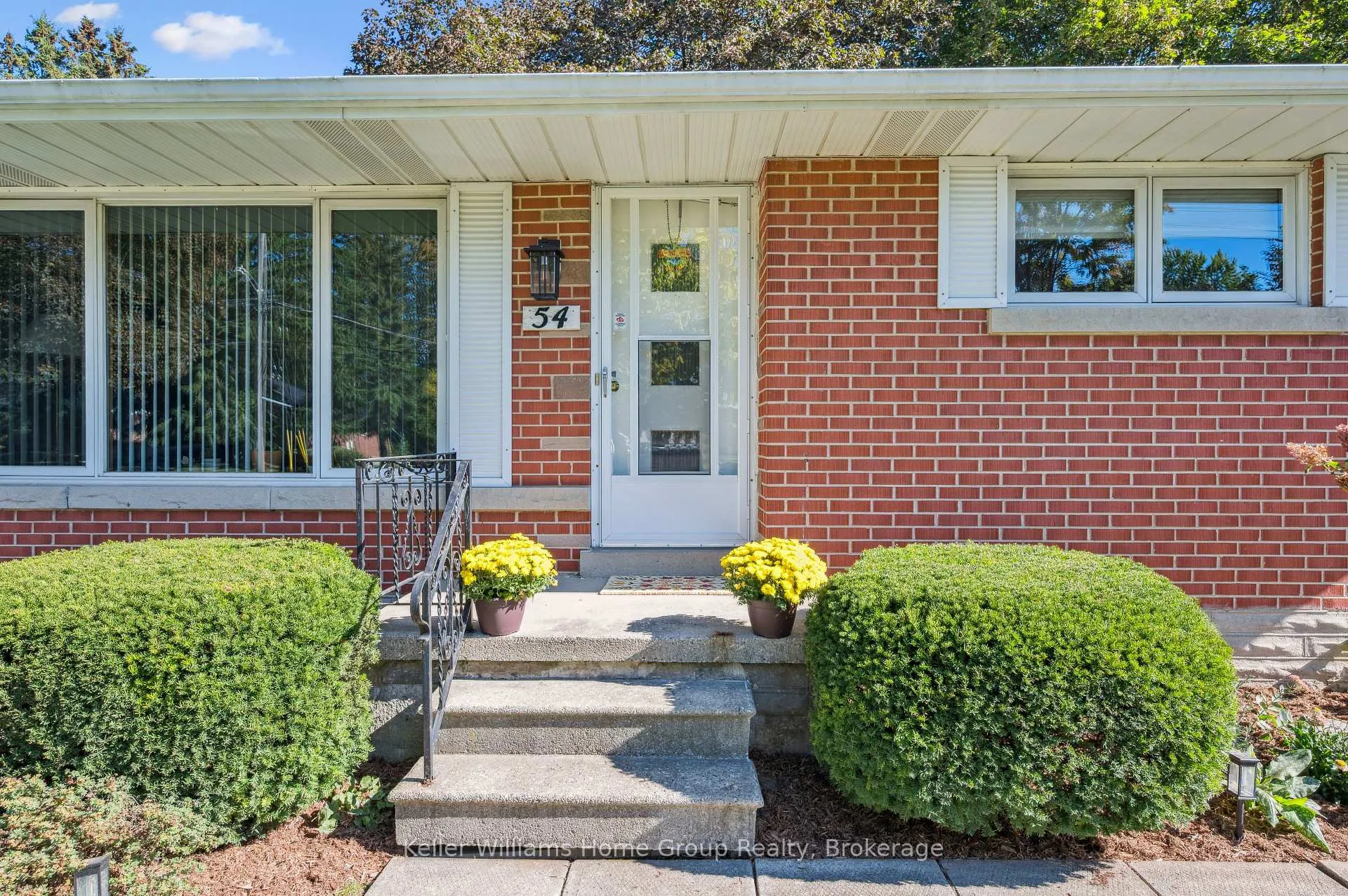 Photo 3 of 54 Ottawa Crescent, Guelph, St. George's — HOMEH