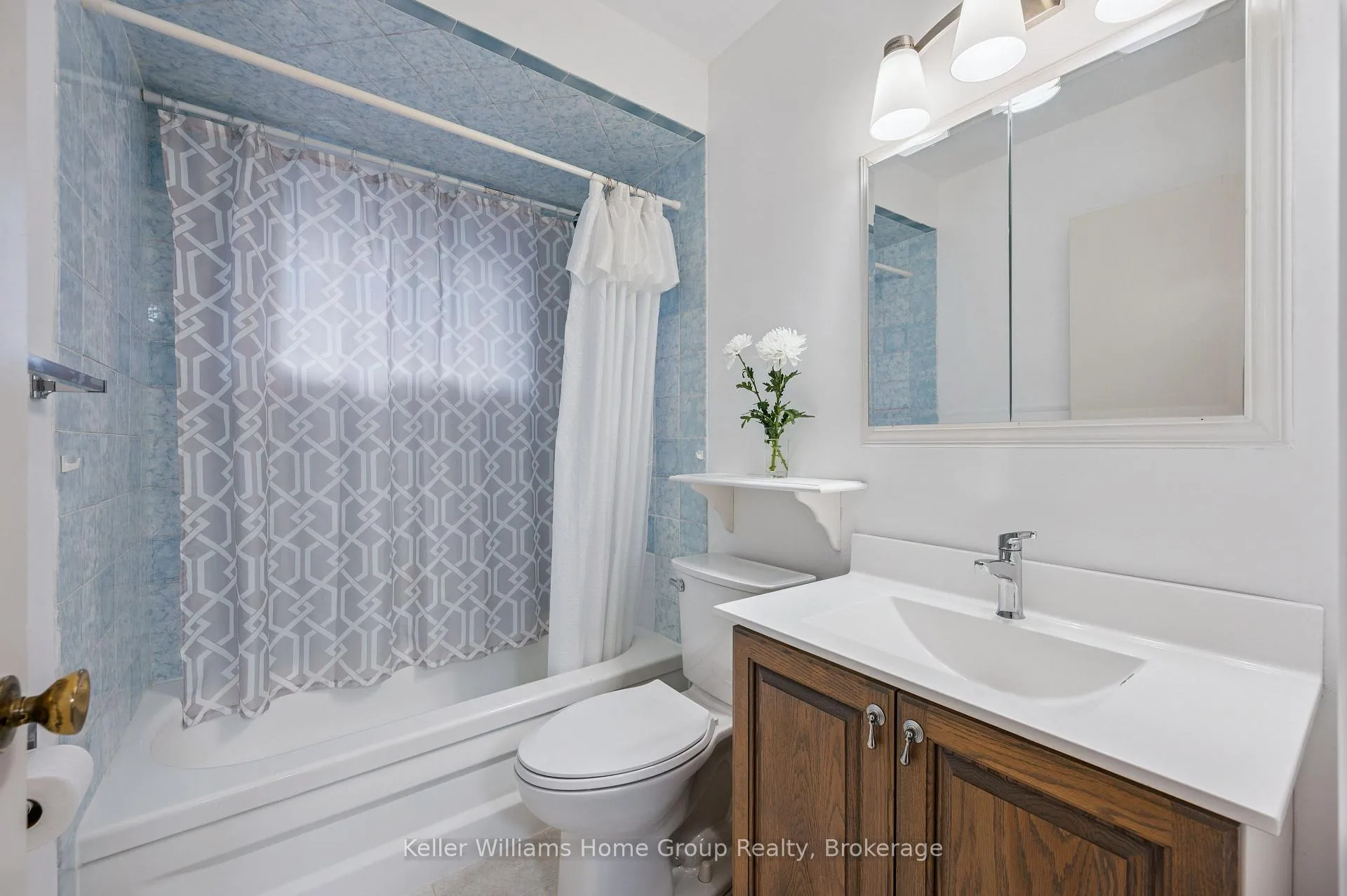 Photo 16 of 54 Ottawa Crescent, Guelph, St. George's — HOMEH