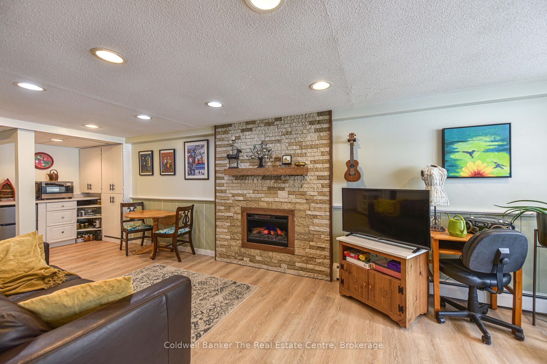 Photo 5 of 822 Pinedale Road, Gravenhurst, Muskoka (S) — HOMEH