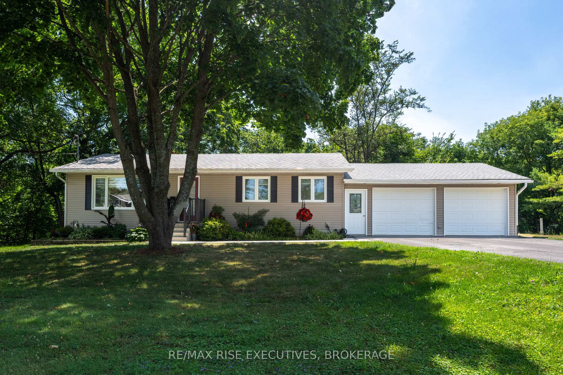 Photo 1 of 3419 Round Lake Road, Frontenac, Frontenac South — HOMEH