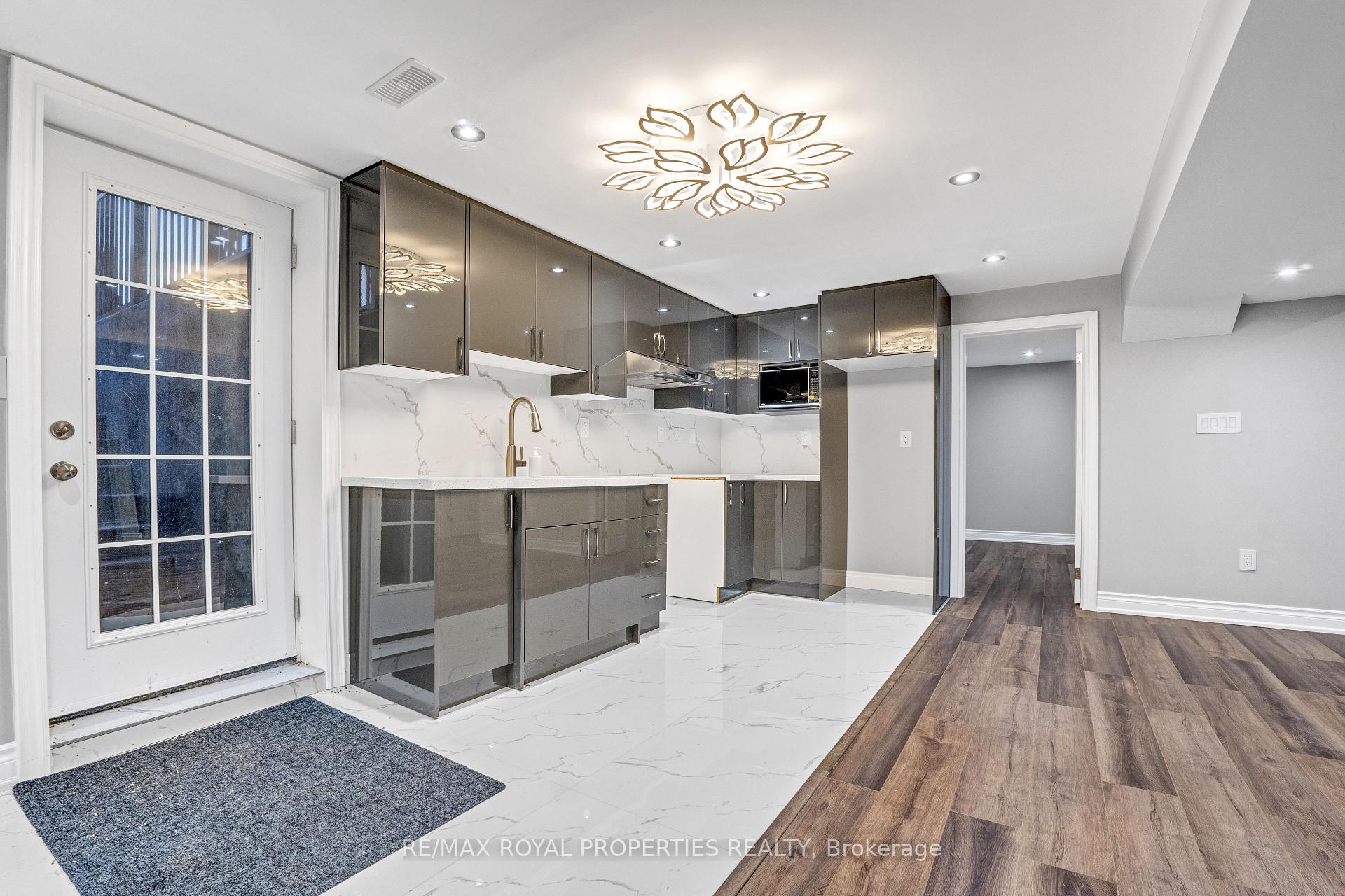 Photo 3 of 1092 Greenhill Avenue, Oshawa, Taunton — HOMEH