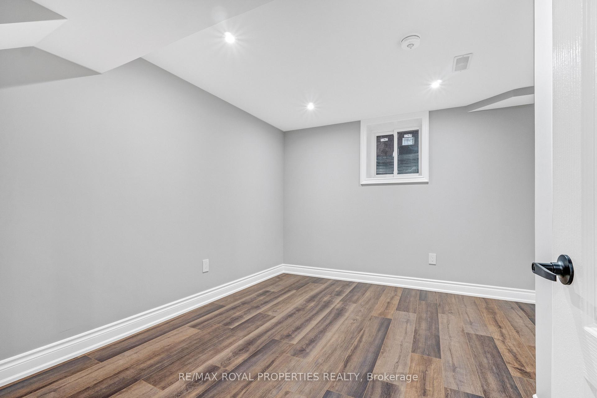 Photo 15 of 1092 Greenhill Avenue, Oshawa, Taunton — HOMEH