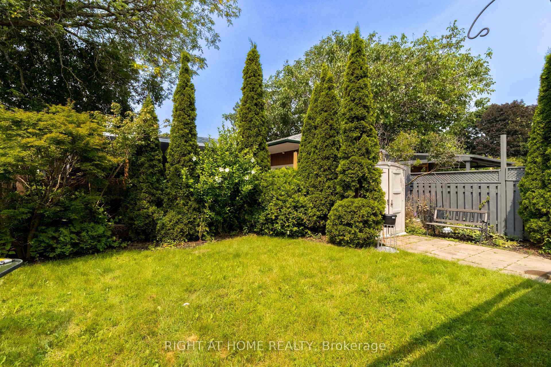 Photo 4 of 845 Sanok Drive, Pickering, West Shore — HOMEH