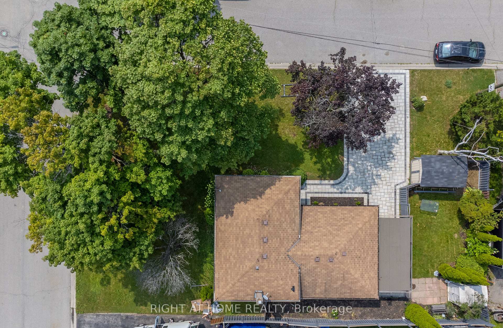 Photo 12 of 845 Sanok Drive, Pickering, West Shore — HOMEH