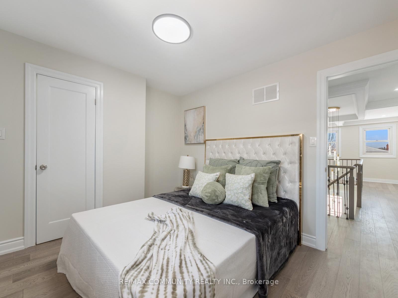 Photo 40 of 542 McLeod Crescent, Pickering, Rosebank — HOMEH