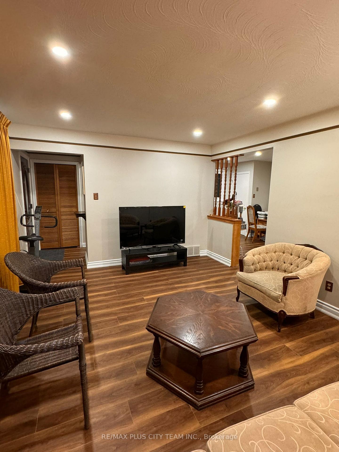 Photo 3 of 70 Bellingham Drive, Hamilton, Lawfield — HOMEH
