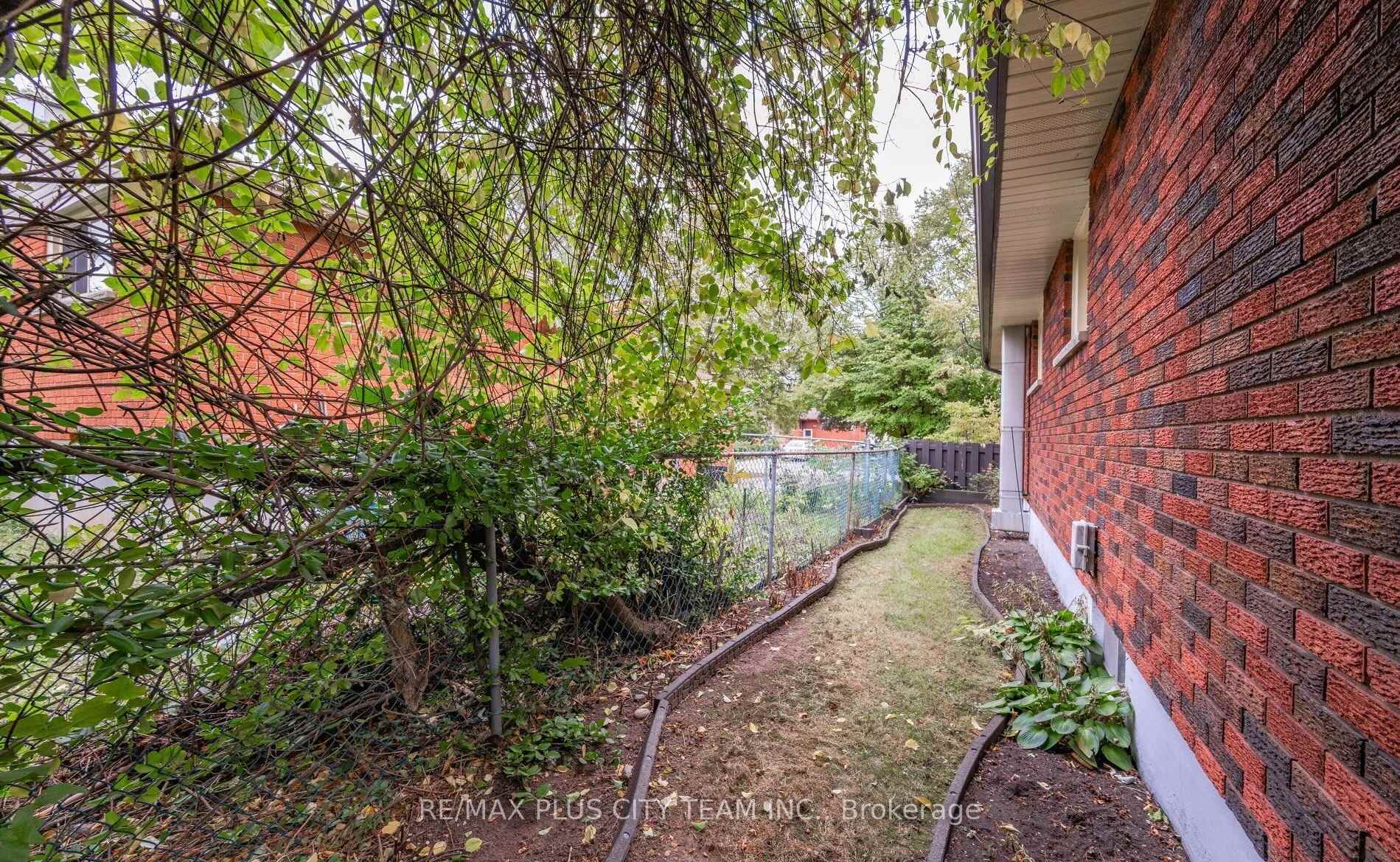 Photo 17 of 70 Bellingham Drive, Hamilton, Lawfield — HOMEH