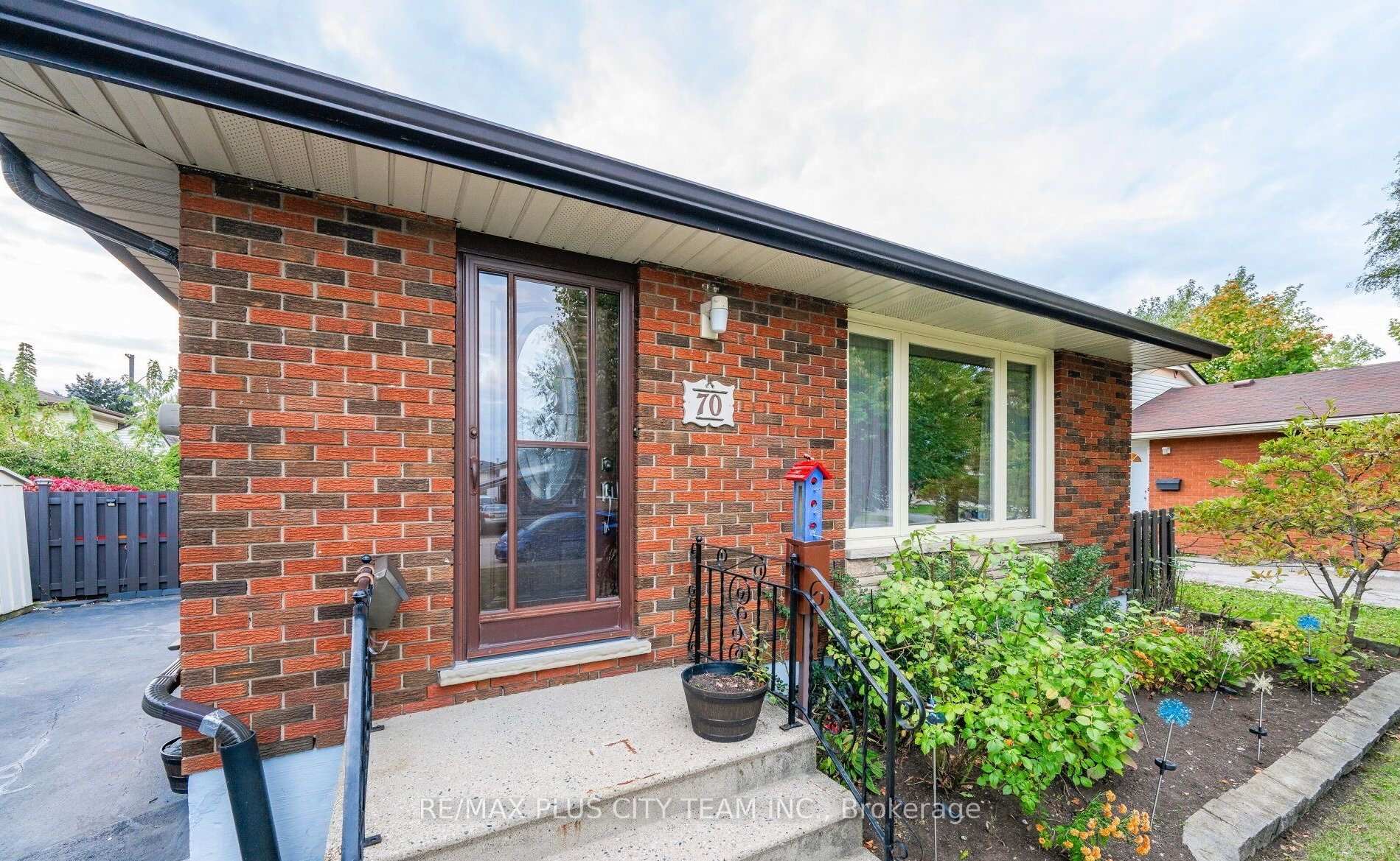 Photo 16 of 70 Bellingham Drive, Hamilton, Lawfield — HOMEH