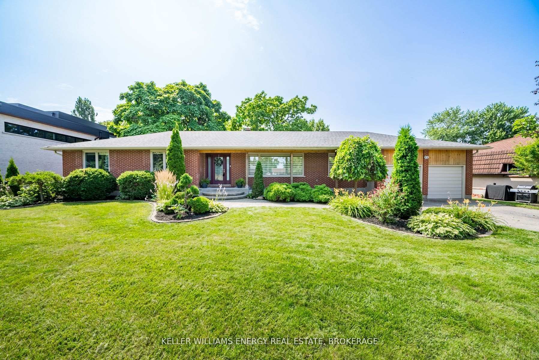 Front of 851 Swiss Heights