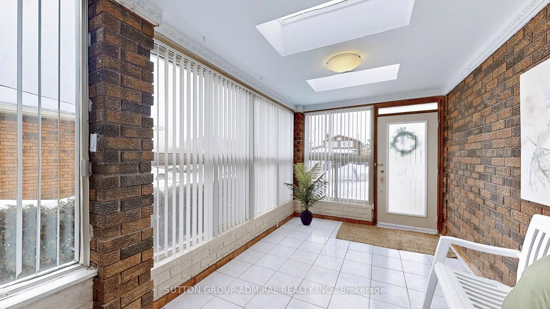 Photo 4 of 190 Nestor Crescent, Vaughan, East Woodbridge — HOMEH