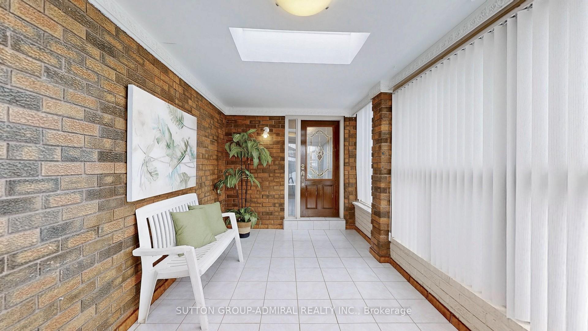 Photo 2 of 190 Nestor Crescent, Vaughan, East Woodbridge — HOMEH