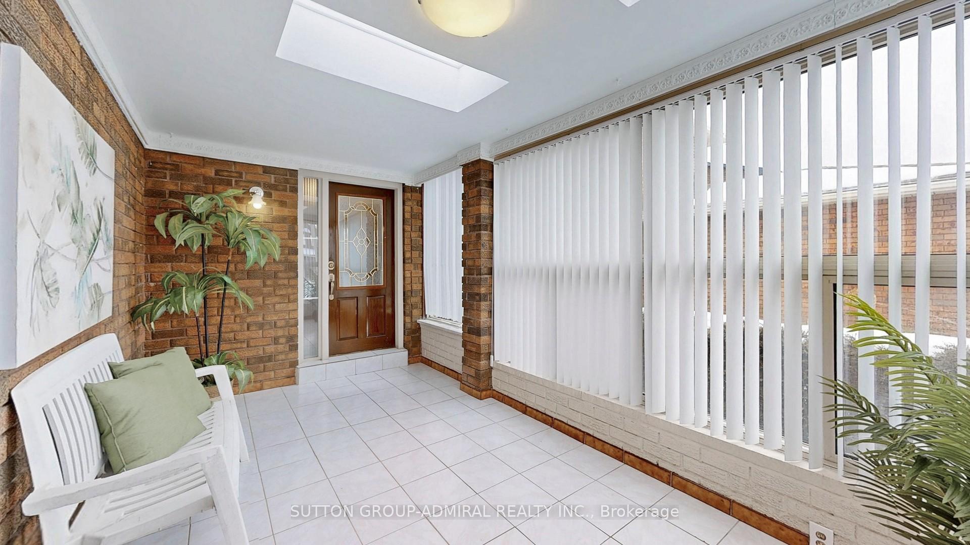 Photo 7 of 190 Nestor Crescent, Vaughan, East Woodbridge — HOMEH