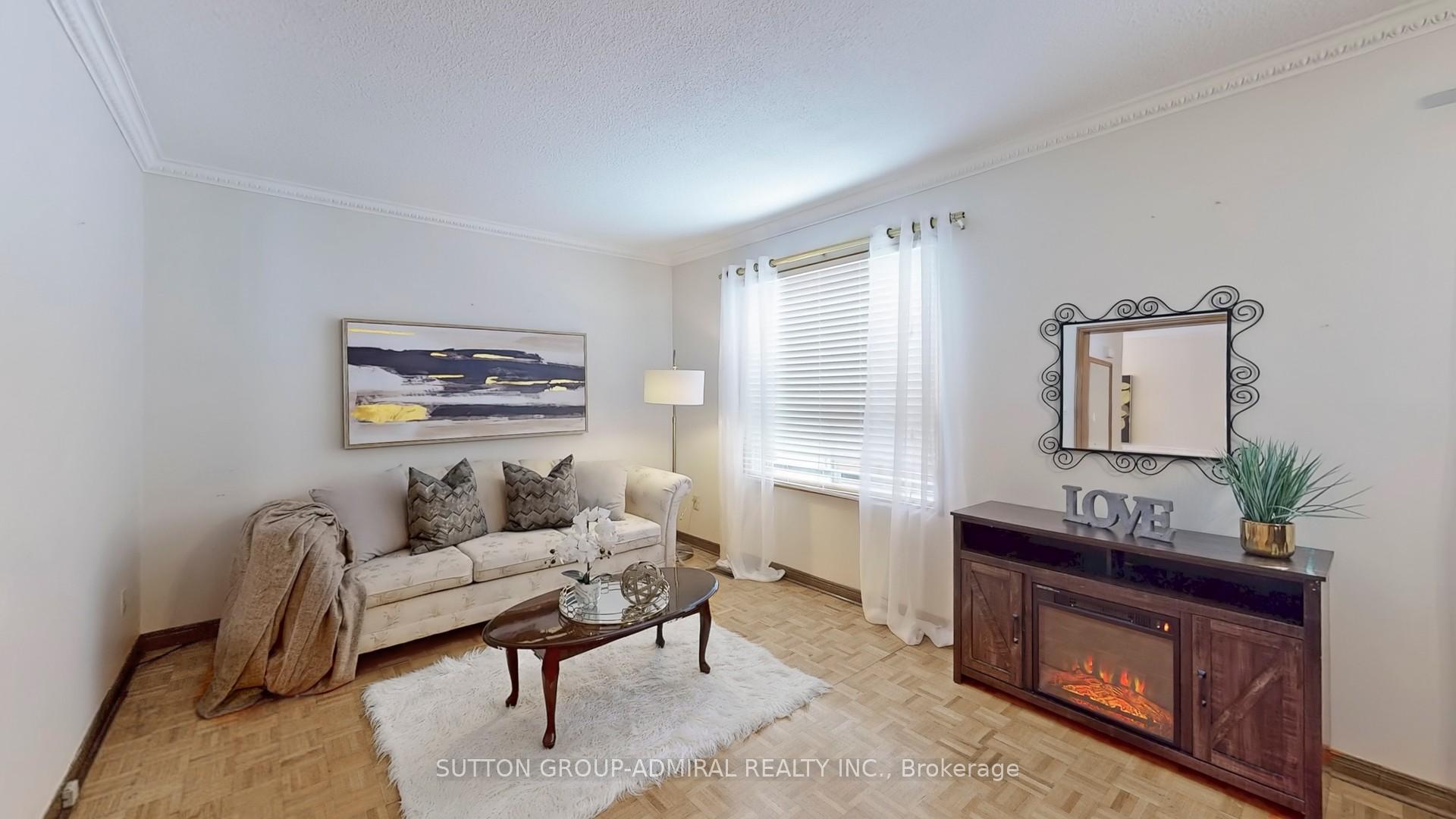 Photo 5 of 190 Nestor Crescent, Vaughan, East Woodbridge — HOMEH