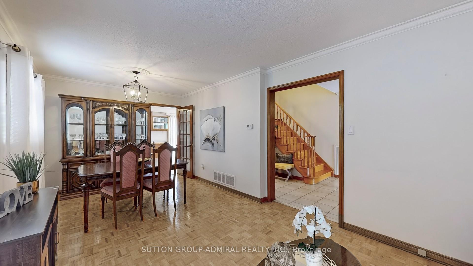 Photo 9 of 190 Nestor Crescent, Vaughan, East Woodbridge — HOMEH