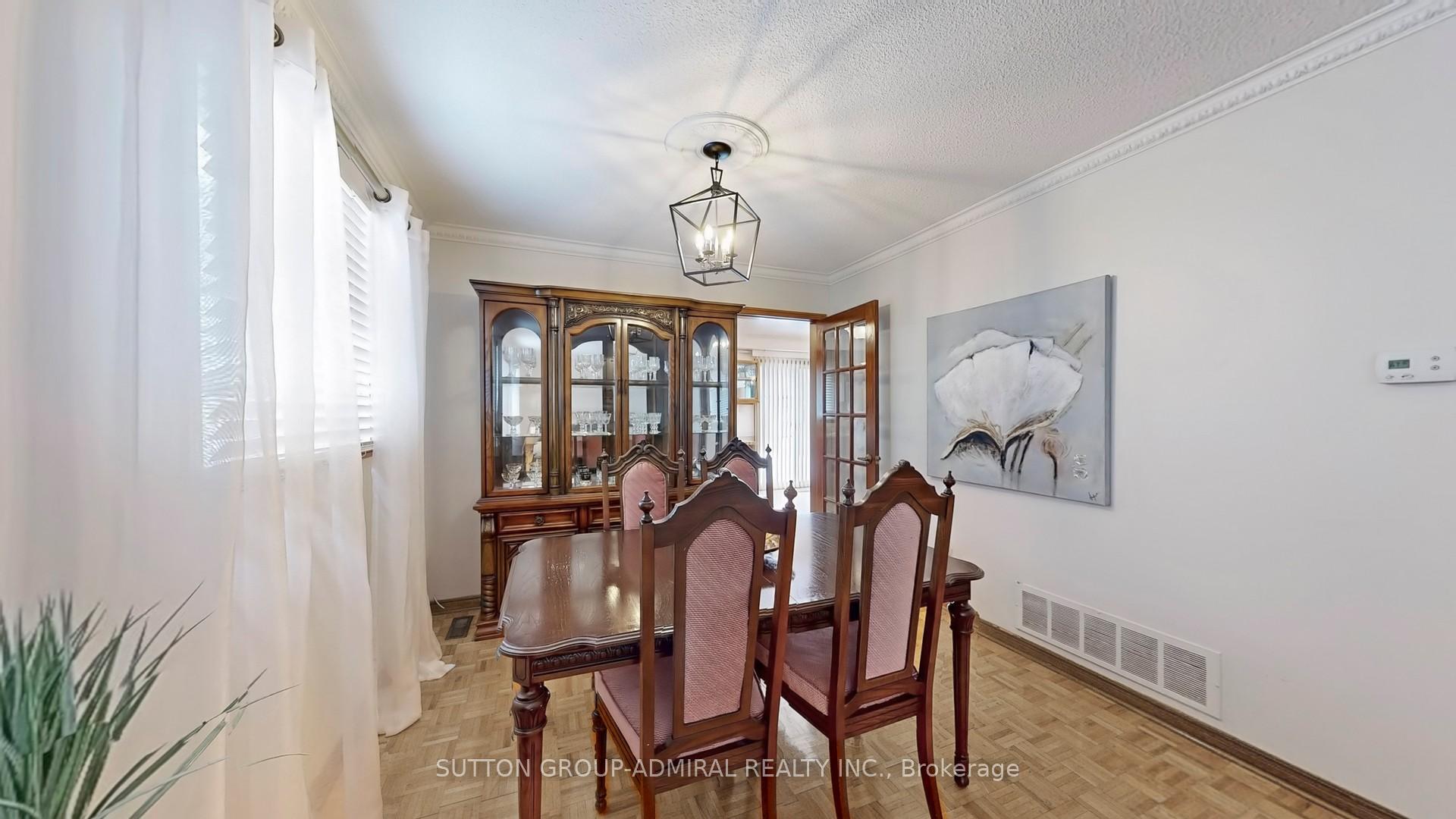 Photo 10 of 190 Nestor Crescent, Vaughan, East Woodbridge — HOMEH