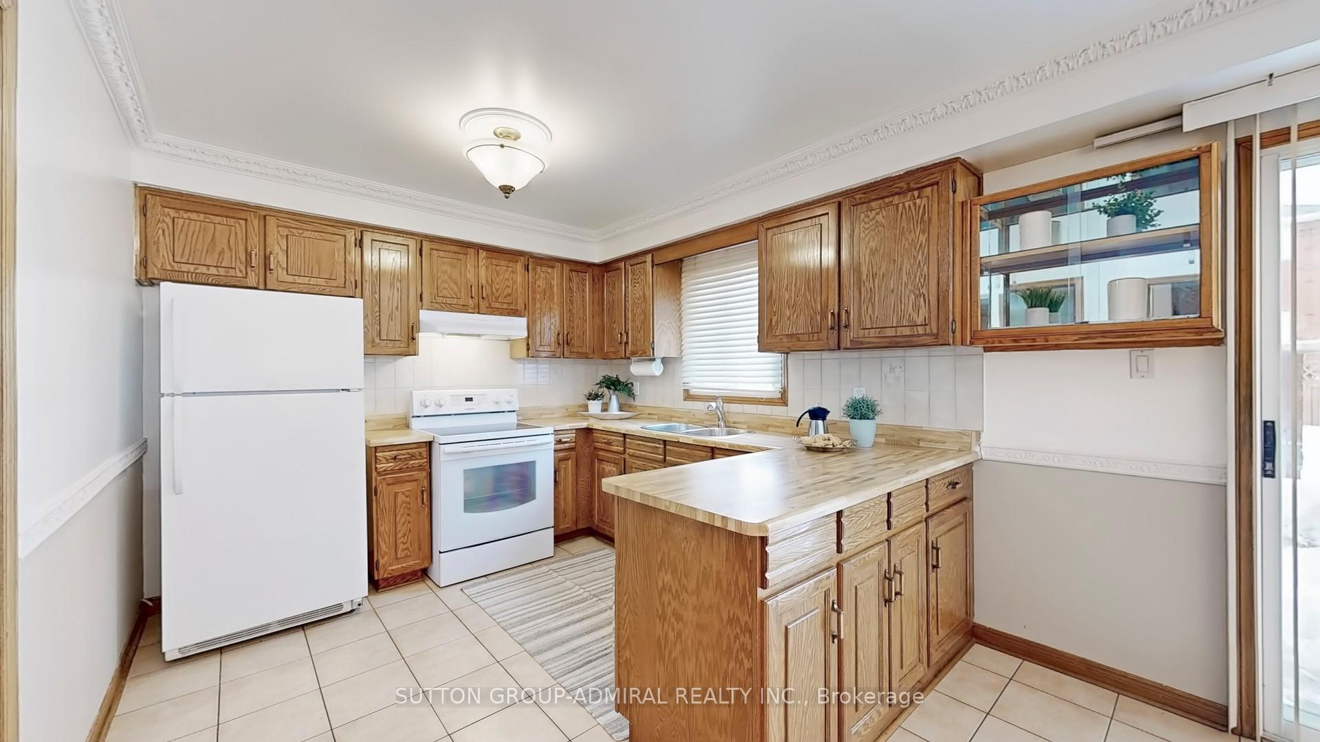 Photo 11 of 190 Nestor Crescent, Vaughan, East Woodbridge — HOMEH