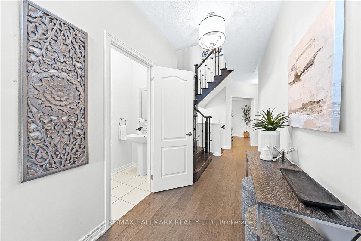 Photo 4 of 816 Elvidge Trail, Newmarket, Woodland Hill — HOMEH