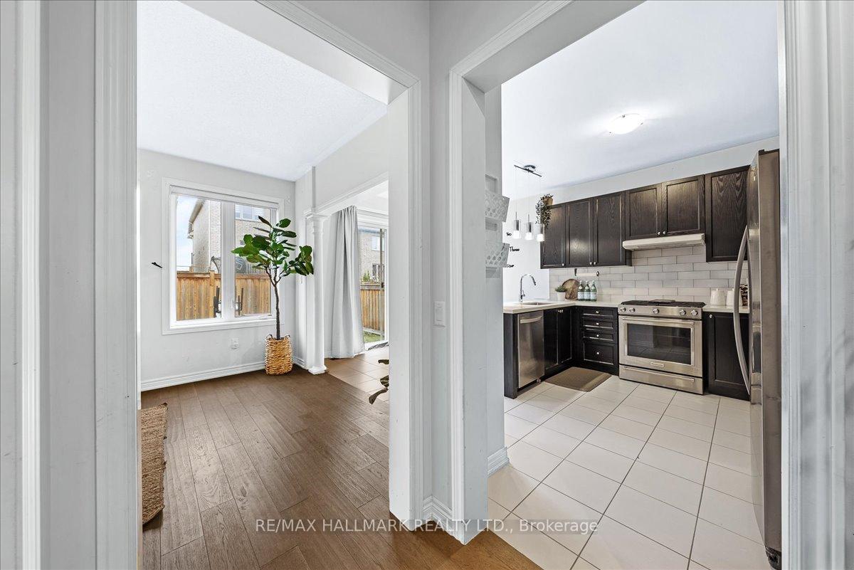 Photo 11 of 816 Elvidge Trail, Newmarket, Woodland Hill — HOMEH