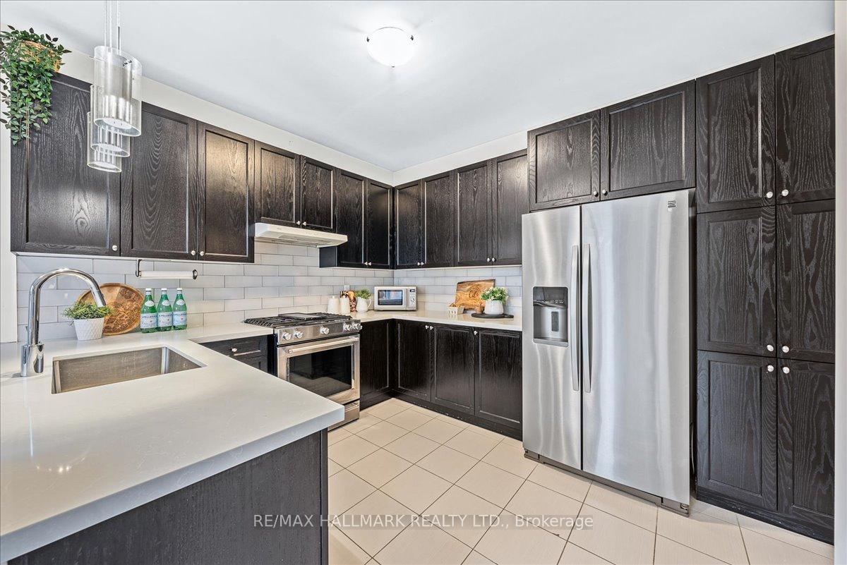 Photo 12 of 816 Elvidge Trail, Newmarket, Woodland Hill — HOMEH