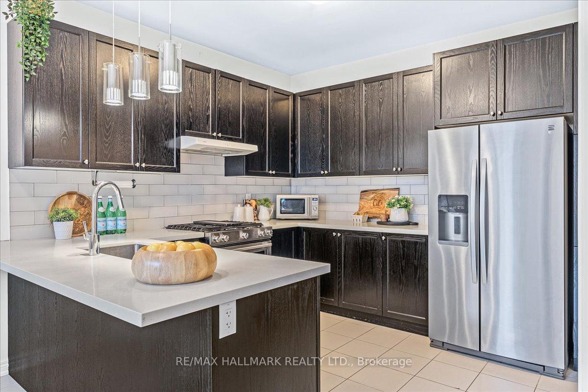 Photo 36 of 816 Elvidge Trail, Newmarket, Woodland Hill — HOMEH