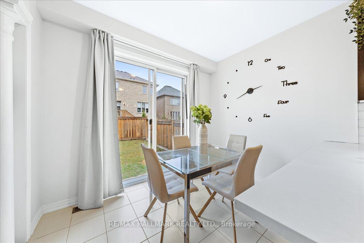 Photo 17 of 816 Elvidge Trail, Newmarket, Woodland Hill — HOMEH