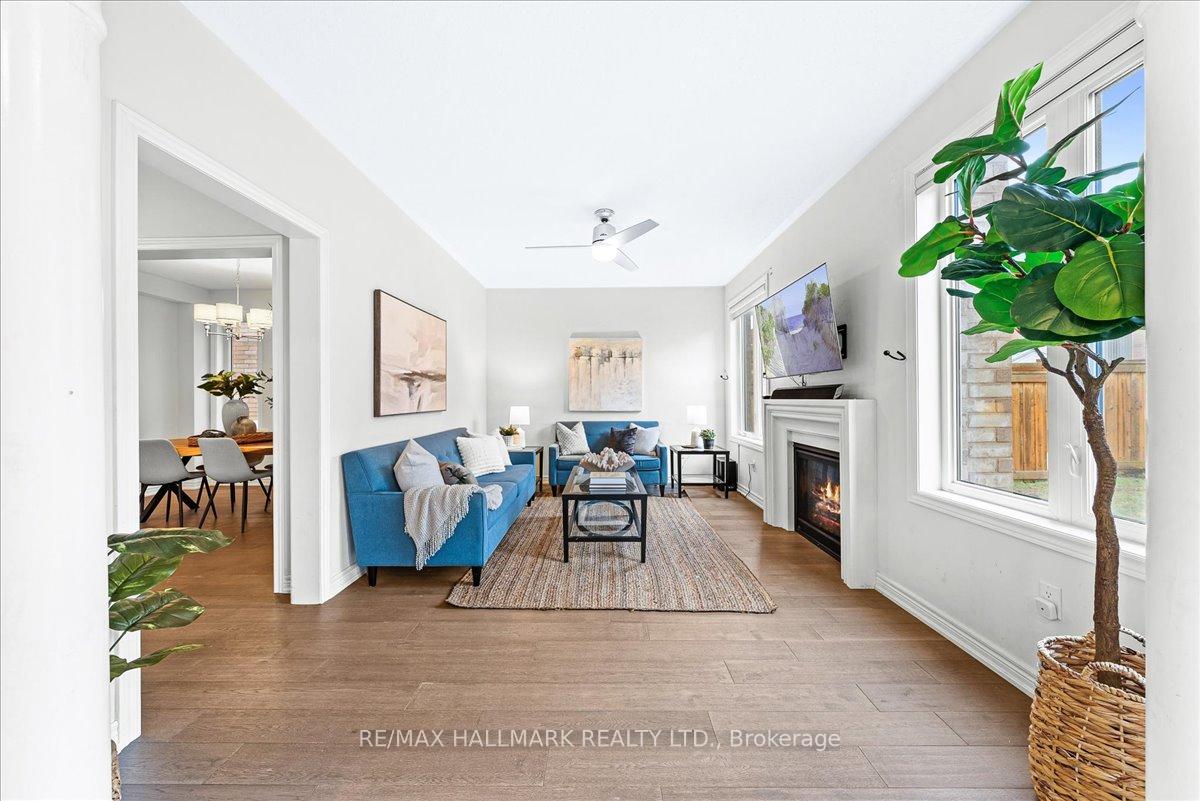 Photo 16 of 816 Elvidge Trail, Newmarket, Woodland Hill — HOMEH