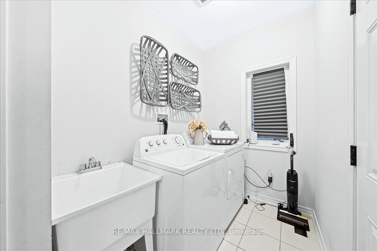 Photo 29 of 816 Elvidge Trail, Newmarket, Woodland Hill — HOMEH