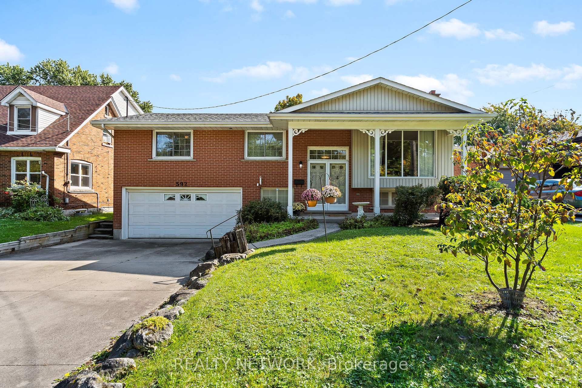 Photo 13 of 592 Grays Road, Hamilton, Confederation Park — HOMEH