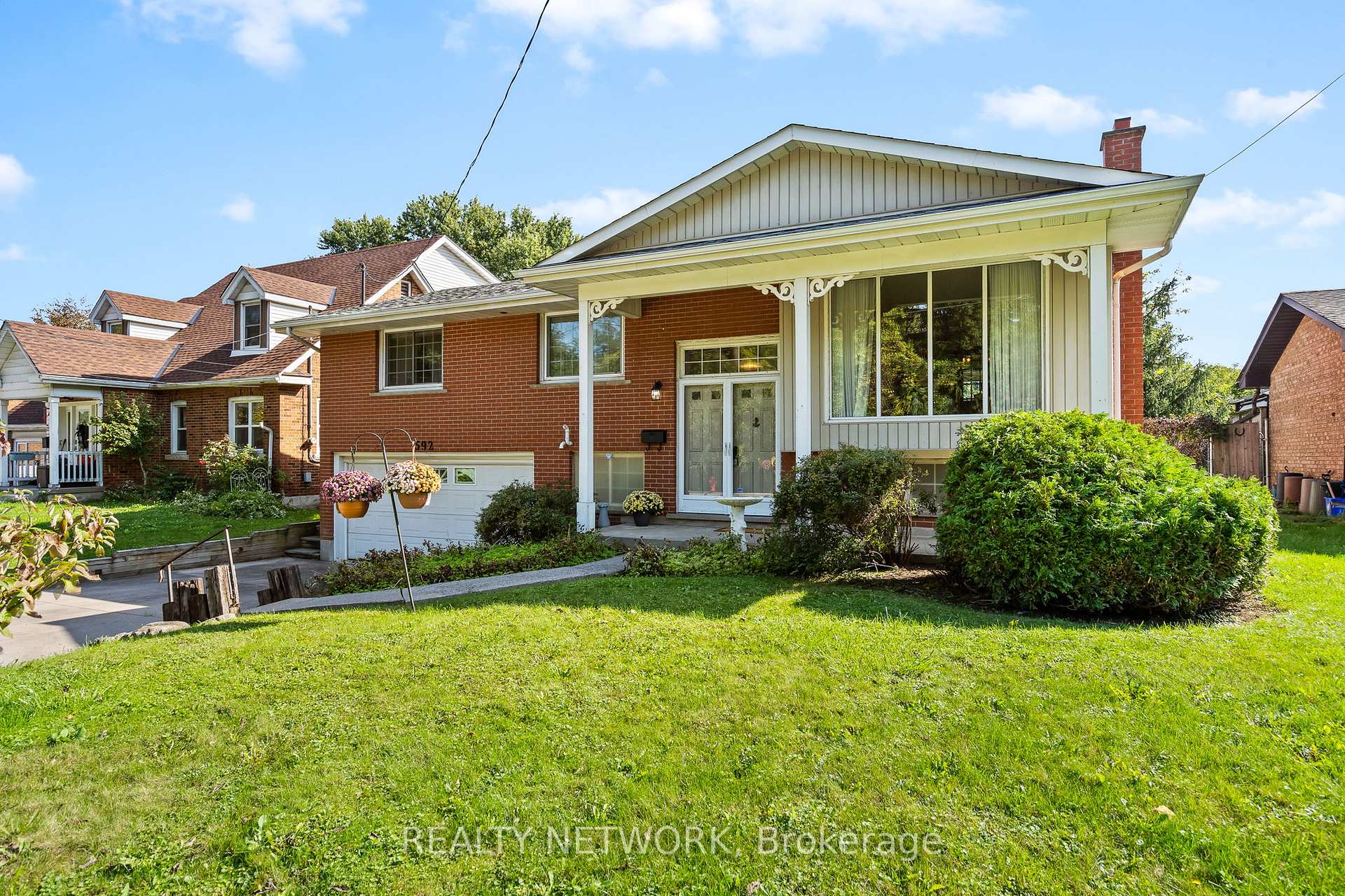 Photo 6 of 592 Grays Road, Hamilton, Confederation Park — HOMEH