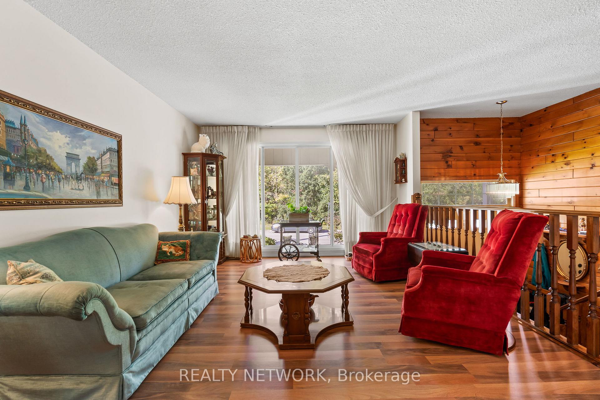 Photo 4 of 592 Grays Road, Hamilton, Confederation Park — HOMEH