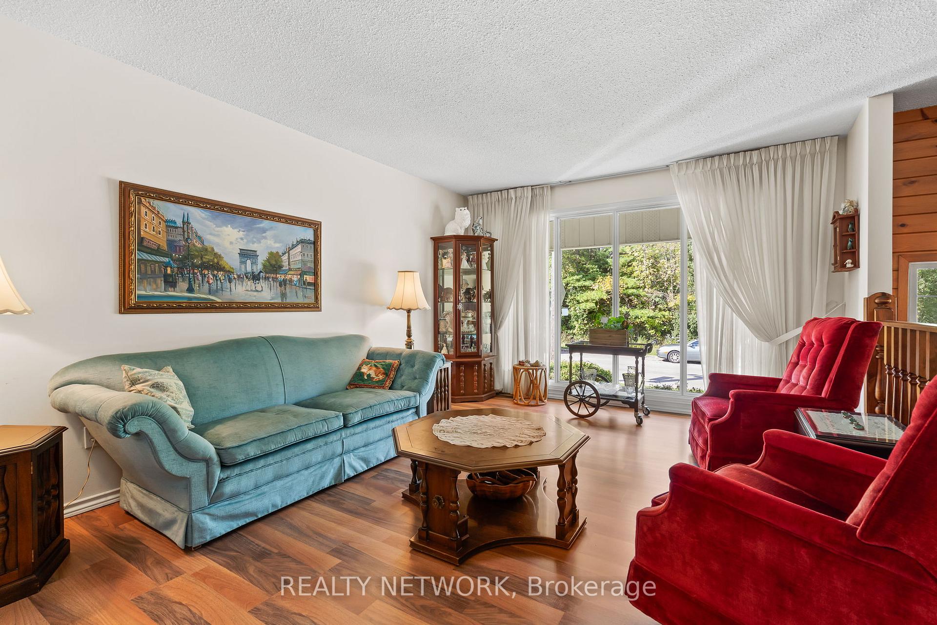 Photo 3 of 592 Grays Road, Hamilton, Confederation Park — HOMEH