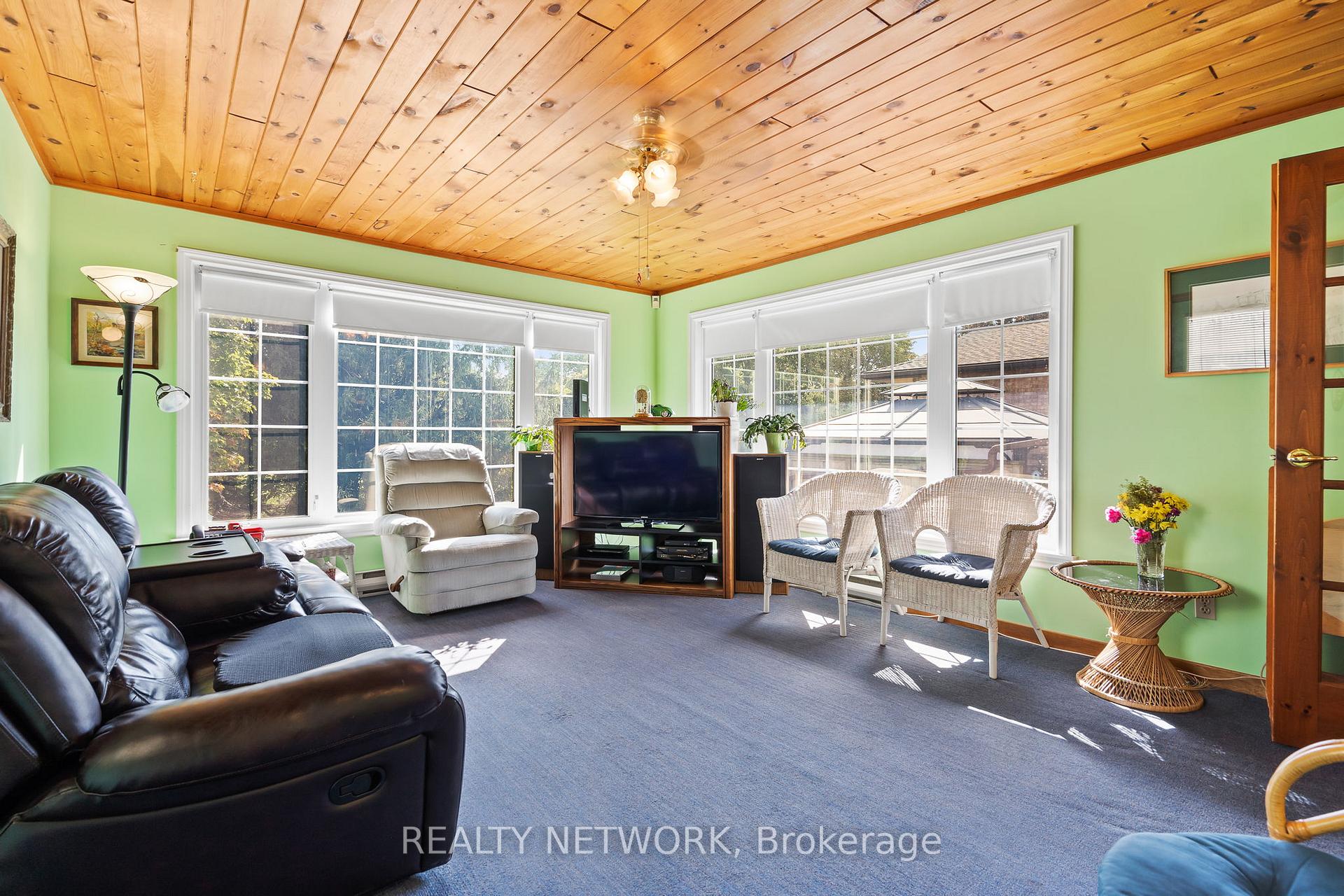 Photo 17 of 592 Grays Road, Hamilton, Confederation Park — HOMEH