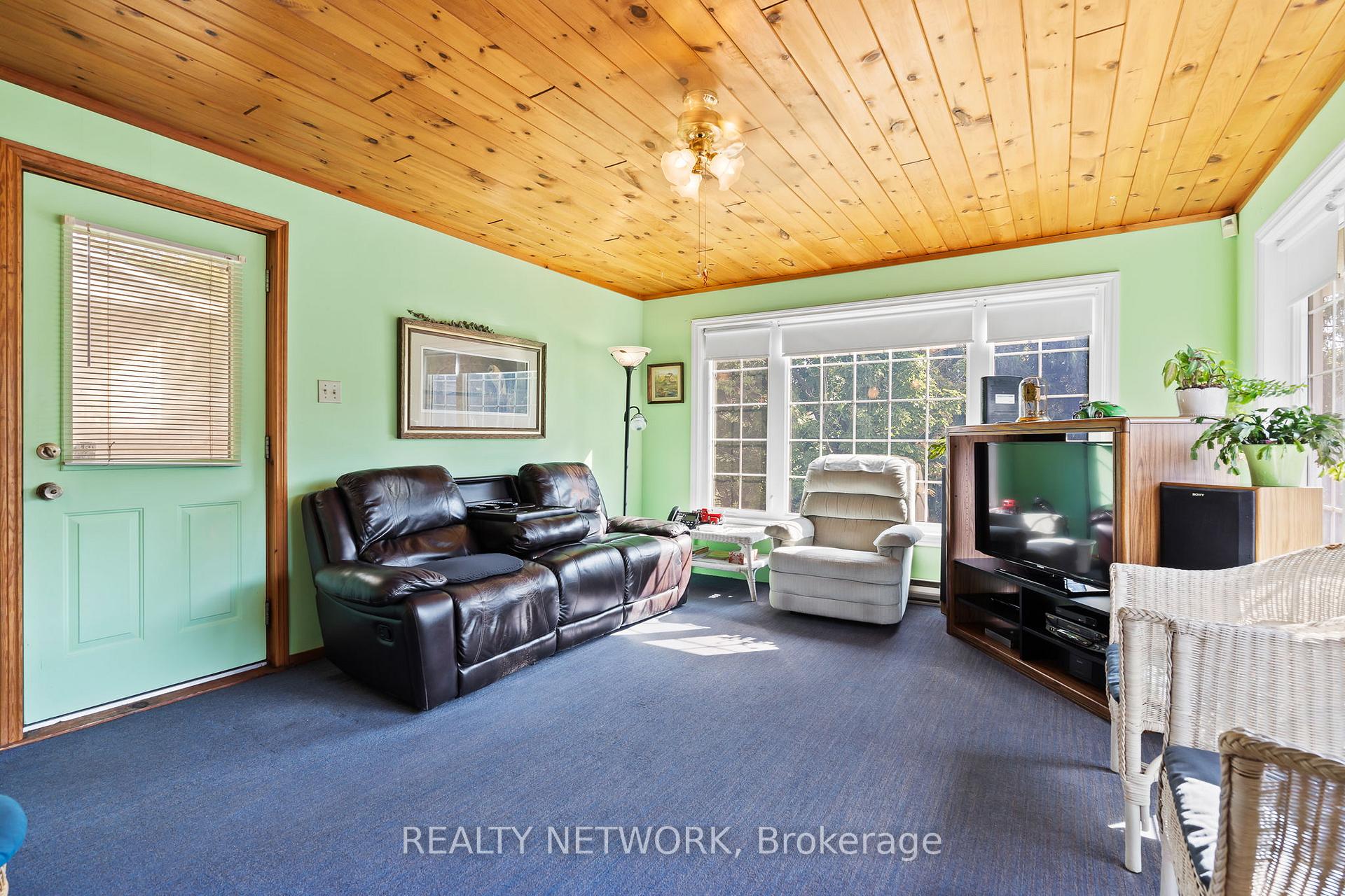 Photo 19 of 592 Grays Road, Hamilton, Confederation Park — HOMEH